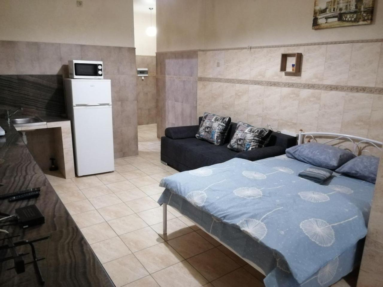по улице коновальца, 36-э Apartment *